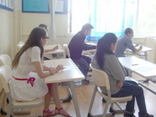BACALAUREAT 2012: Elev din Medgidia, prins cu fiţuici, eliminat din examen